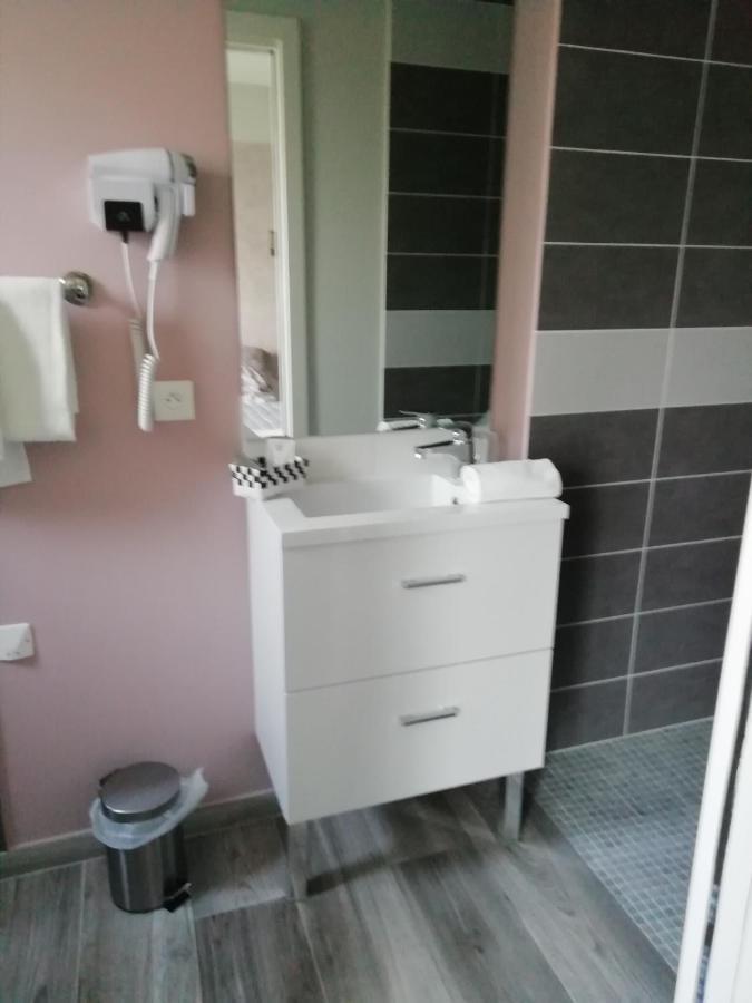 Hotel Le Merle Blanc Louchats Esterno foto