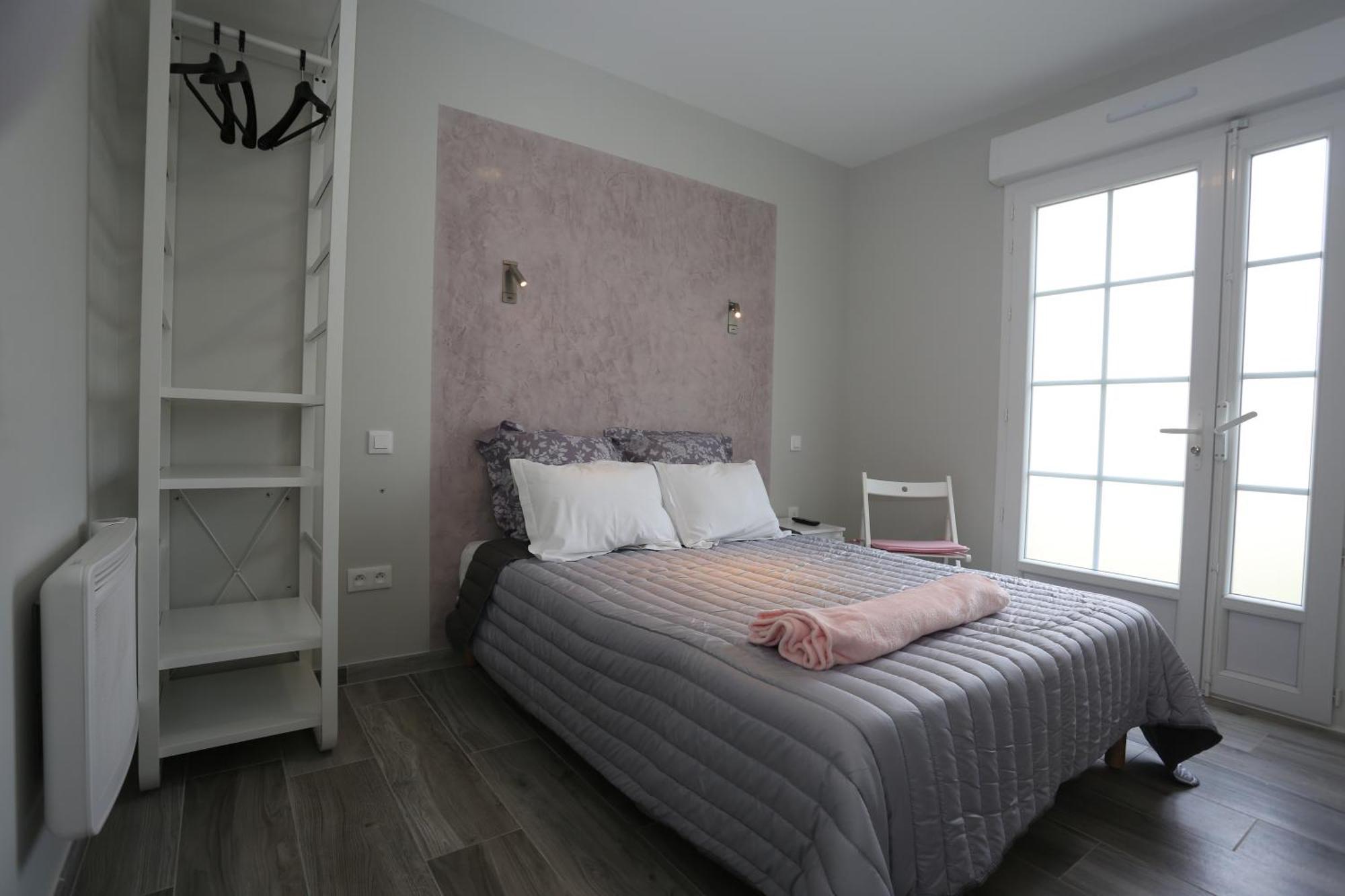 Hotel Le Merle Blanc Louchats Esterno foto