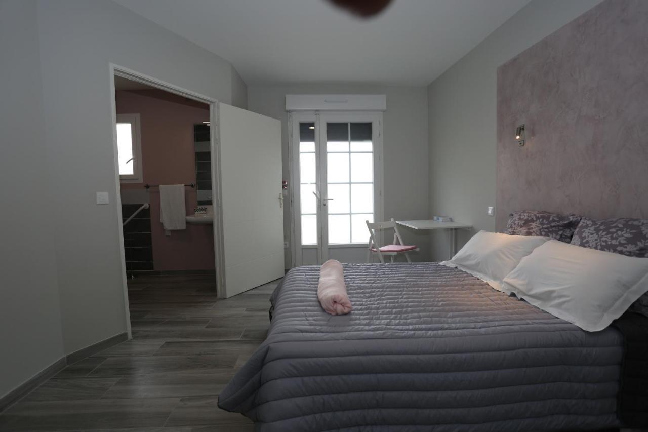 Hotel Le Merle Blanc Louchats Esterno foto